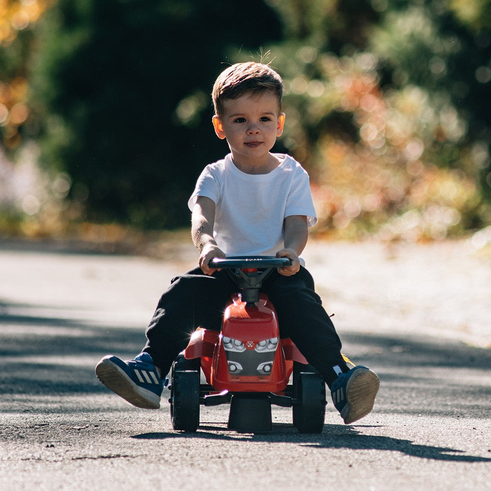 FALK Traktorek Baby Massey Ferguson Czerwony z Przyczepką + akc. od 1-3 lat