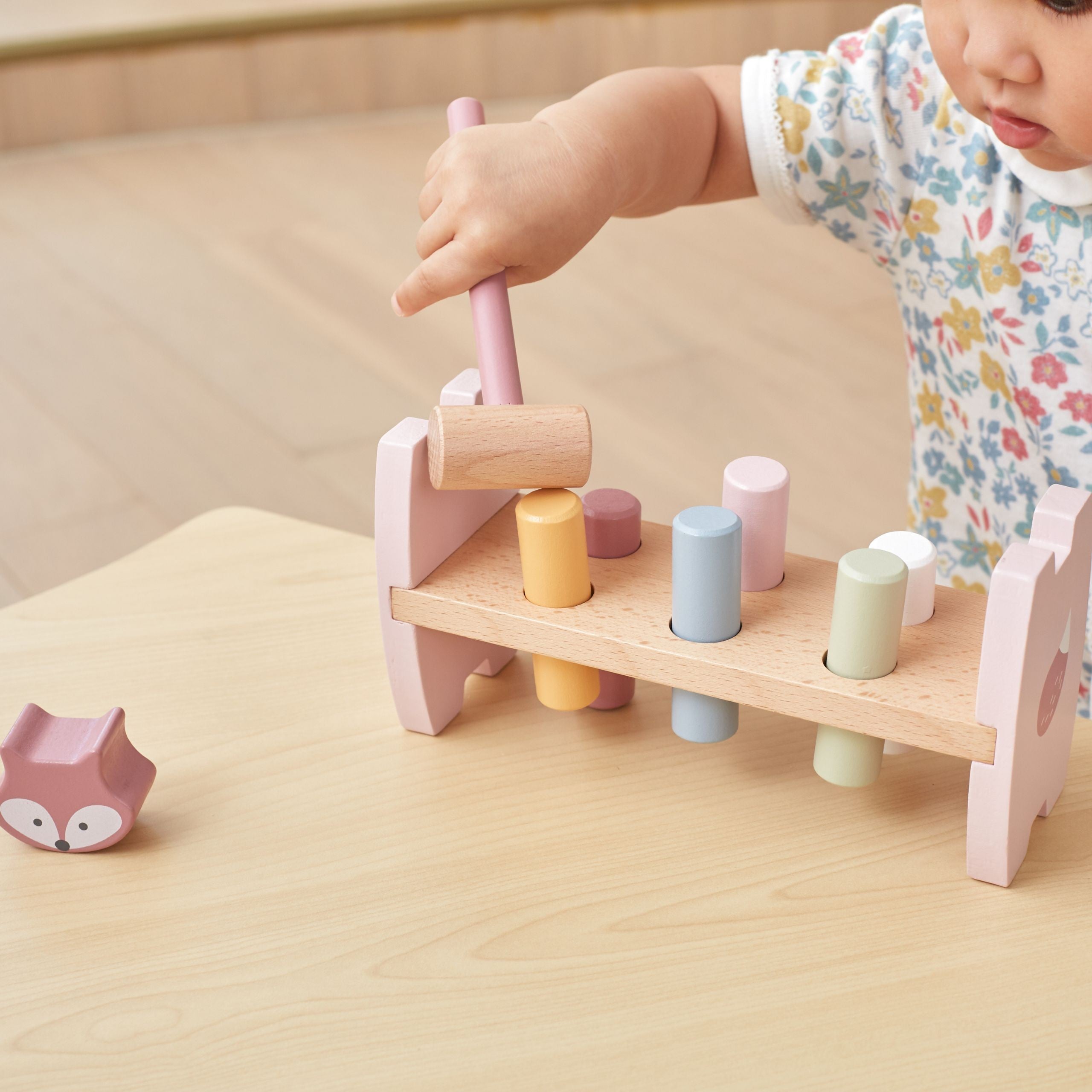 VIGA PolarB Zestaw Drewniana Piramidka + Przebijanka z Młoteczkiem Lisek Montessori