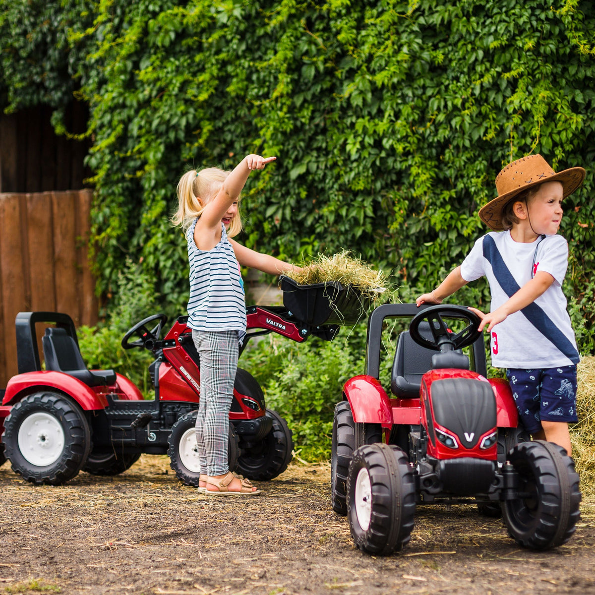 FALK Traktor na Pedały Valtra S4 z Łyżką i Przyczepą 3-7 lat