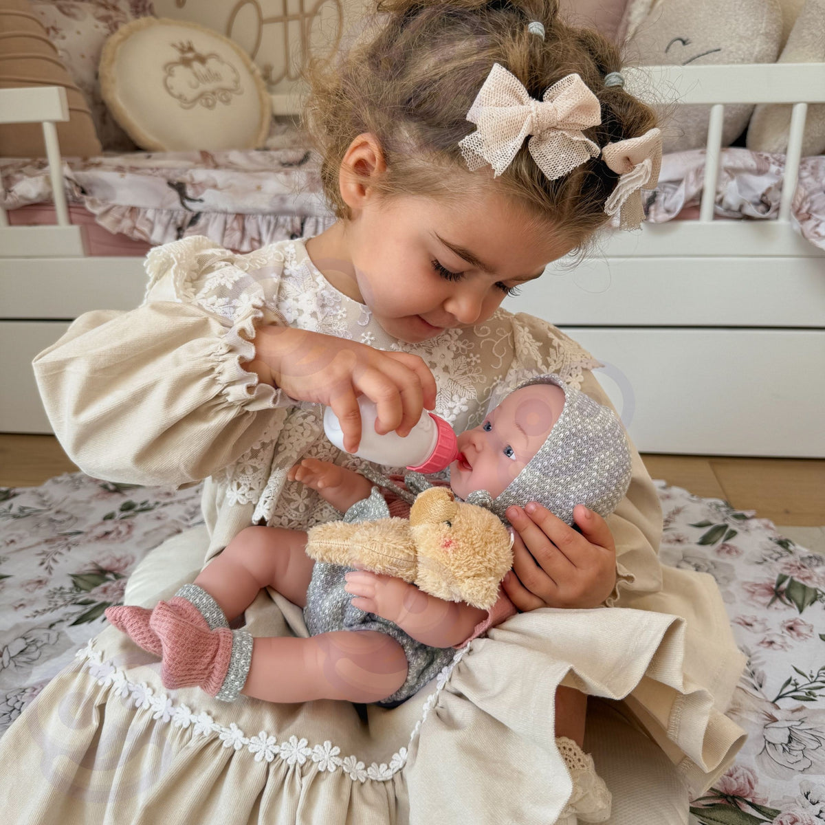 WOOPIE ROYAL Lalka Bobas 36 cm w Ubranku z Misiem Akcesoria do Karmienia